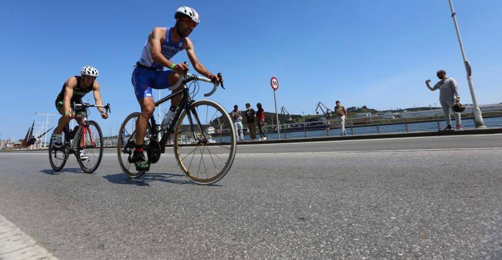 Espectáculo deportivo en el duatlon de Avilés