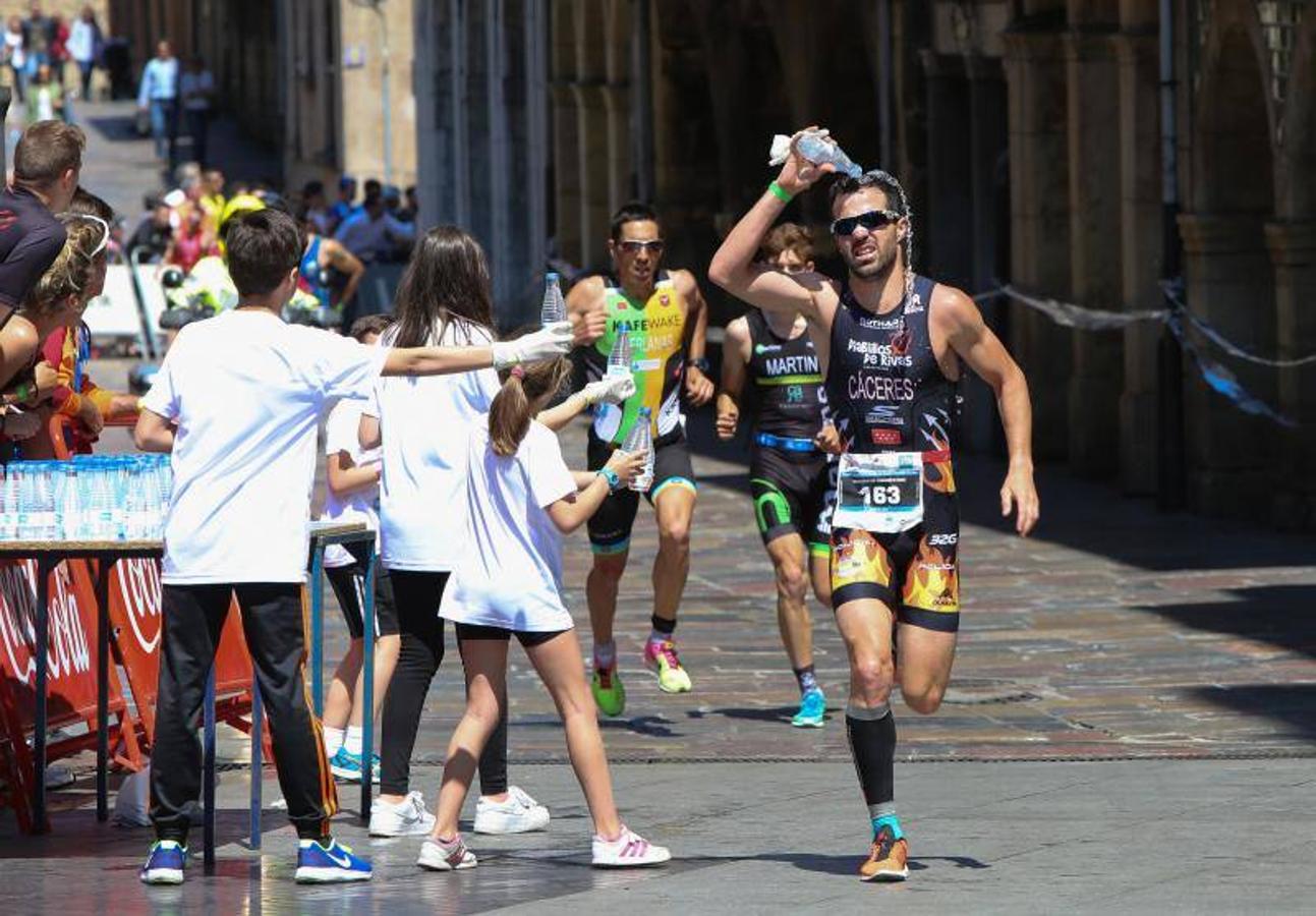 Espectáculo deportivo en el duatlon de Avilés