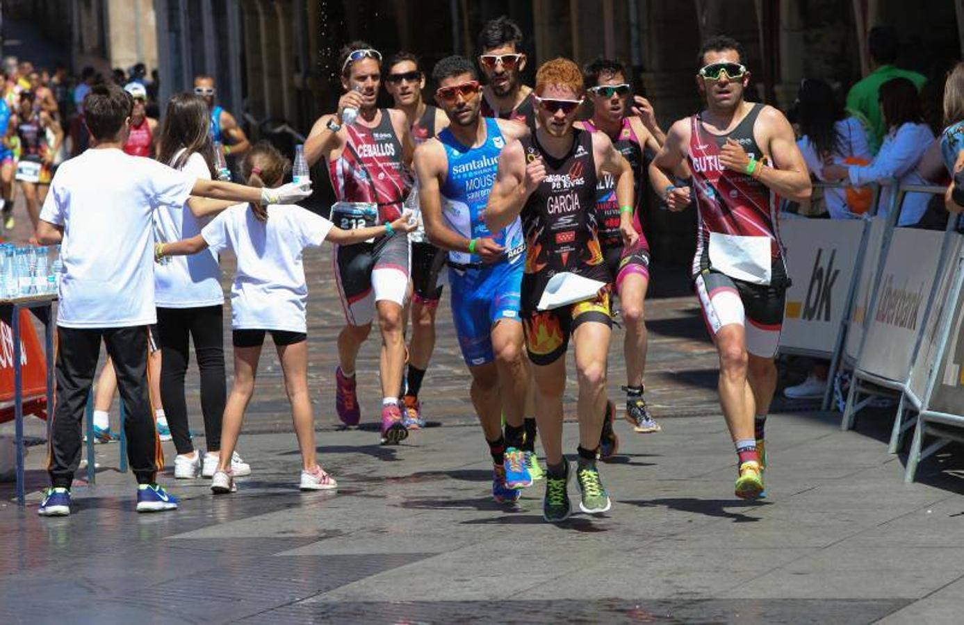 Espectáculo deportivo en el duatlon de Avilés