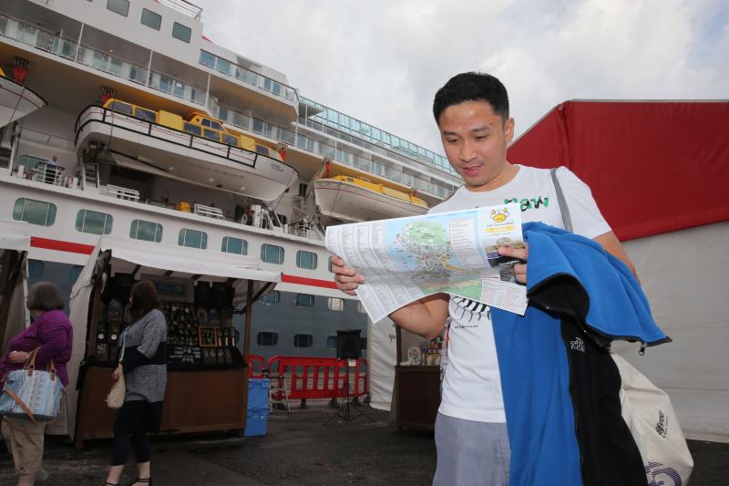 El Balmoral atraca en Gijón