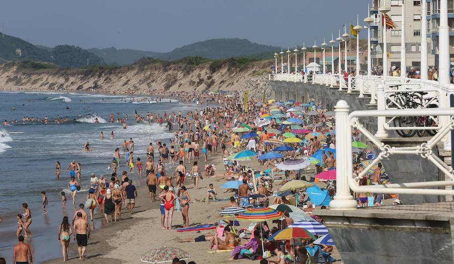 Playa de Salinas (Castrillón). 