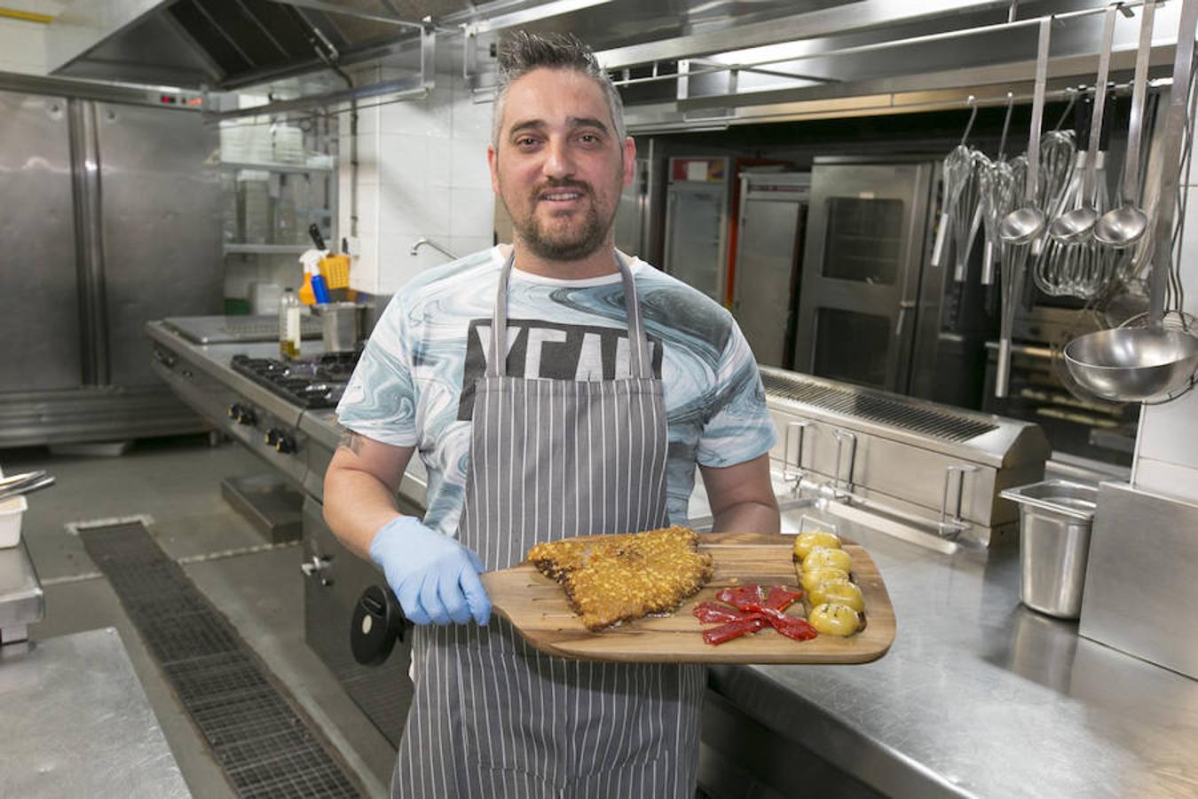 IV Campeonato Regional de Cachopos y Cachopinos de Asturias. El restaurante La Mar y Morena, en la categoría de cachopos, y Vinoteo, en cachopinos, se proclaman vencedores en el concurso regional de ELCOMERCIO