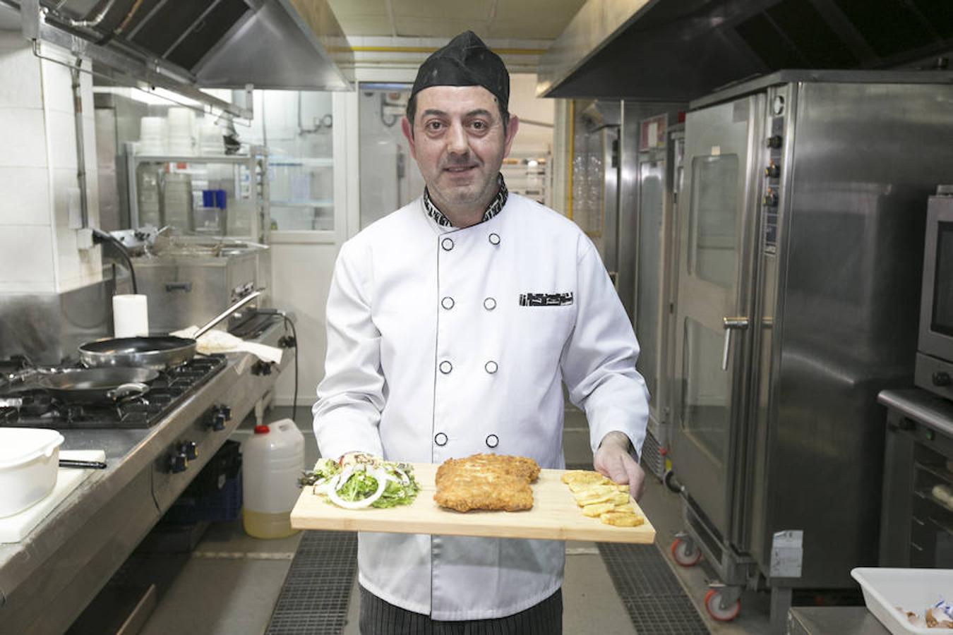 IV Campeonato Regional de Cachopos y Cachopinos de Asturias. El restaurante La Mar y Morena, en la categoría de cachopos, y Vinoteo, en cachopinos, se proclaman vencedores en el concurso regional de ELCOMERCIO