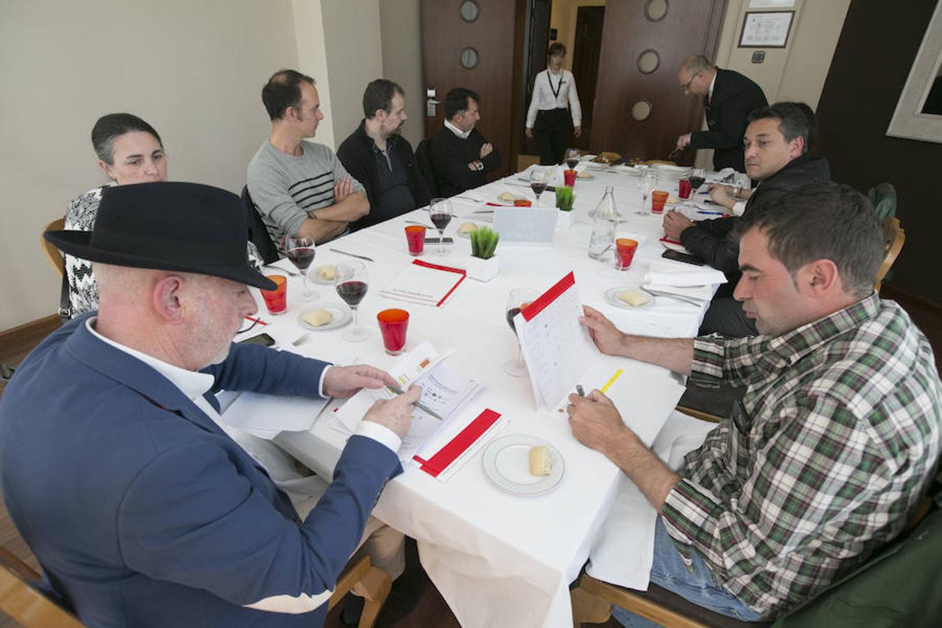 IV Campeonato Regional de Cachopos y Cachopinos de Asturias. El restaurante La Mar y Morena, en la categoría de cachopos, y Vinoteo, en cachopinos, se proclaman vencedores en el concurso regional de ELCOMERCIO