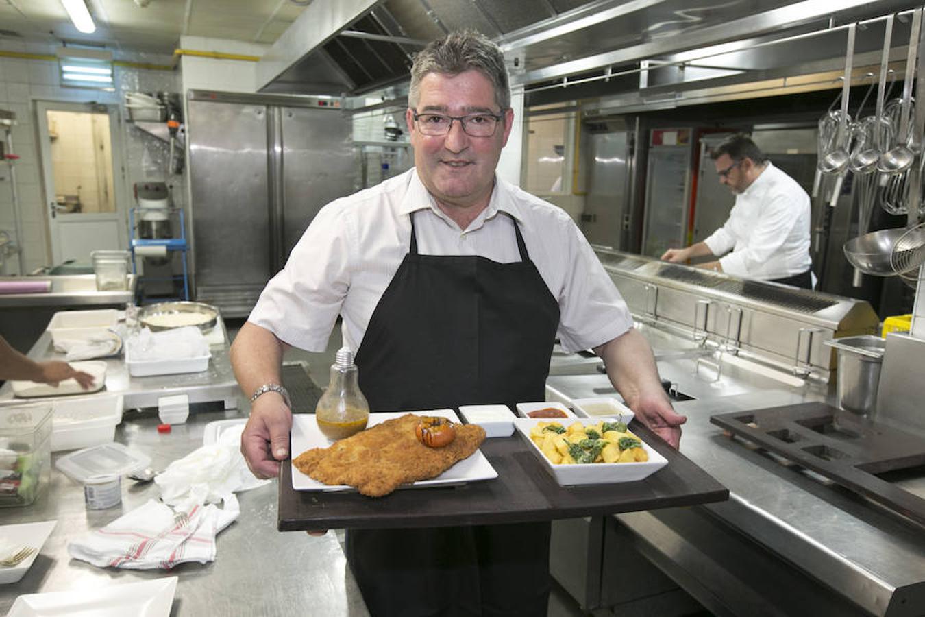 IV Campeonato Regional de Cachopos y Cachopinos de Asturias. El restaurante La Mar y Morena, en la categoría de cachopos, y Vinoteo, en cachopinos, se proclaman vencedores en el concurso regional de ELCOMERCIO