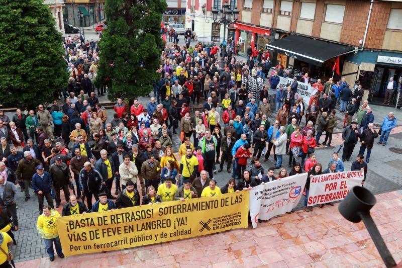 Cientos de personas reclaman en Langreo la culminación del soterramiento ferroviario