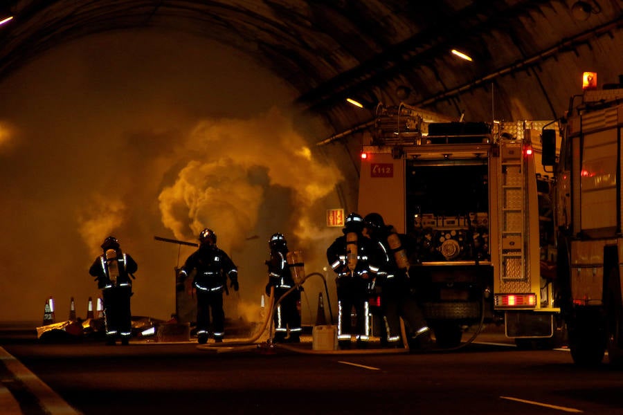 Simulacro de incendio en los túneles de Fabar