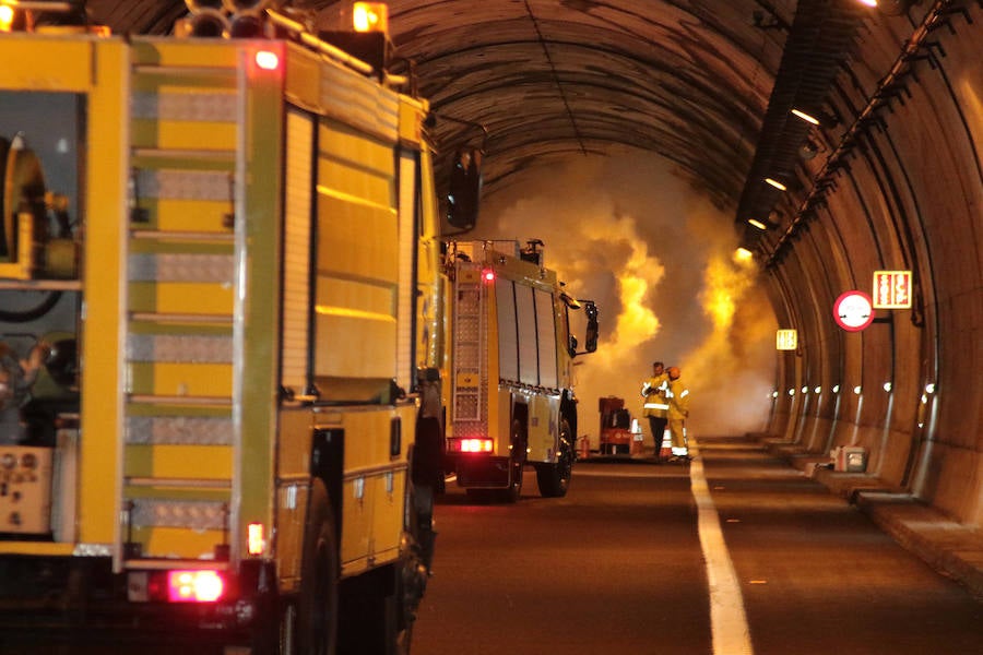 Simulacro de incendio en los túneles de Fabar