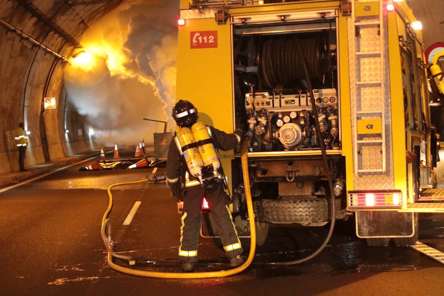 Simulacro de incendio en los túneles de Fabar