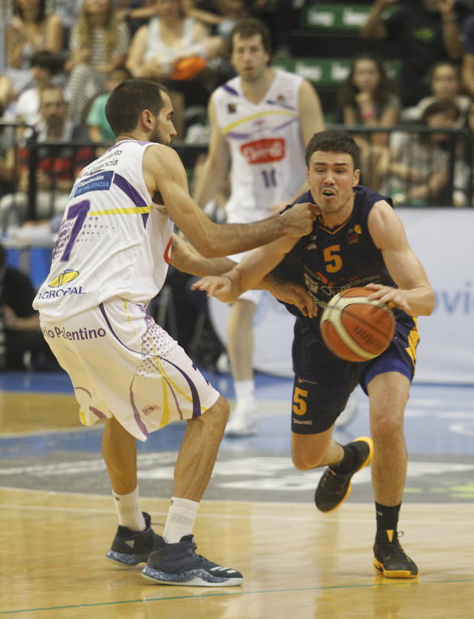 Unión Financiera 74-68 Palencia