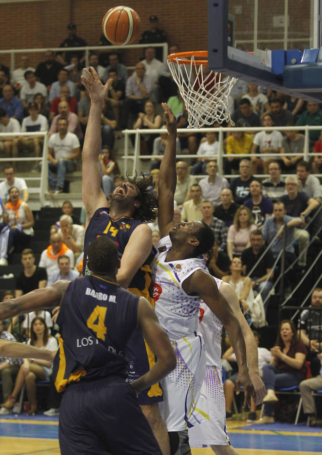 Unión Financiera 74-68 Palencia