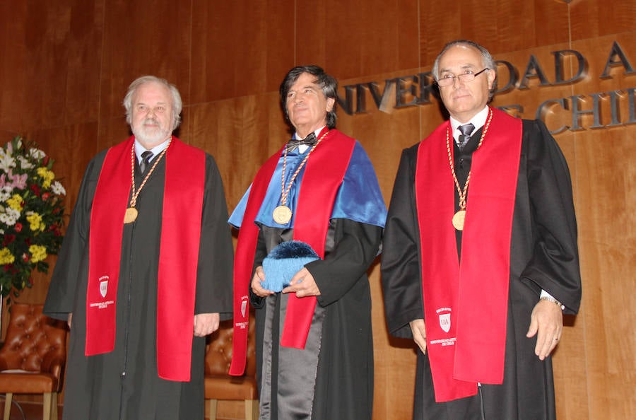 Carlos López Otín, doctor honoris causa en la Universidad Autónoma de Chile