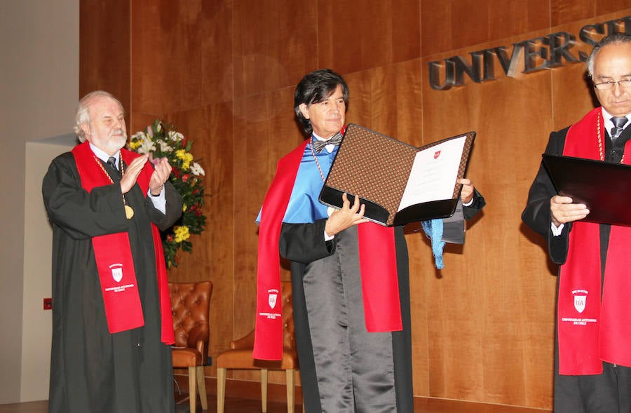 Carlos López Otín, doctor honoris causa en la Universidad Autónoma de Chile