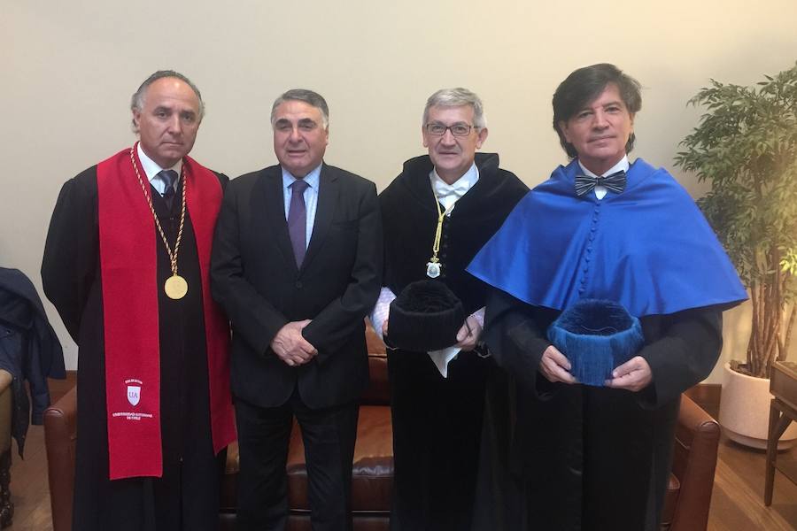 Carlos López Otín, doctor honoris causa en la Universidad Autónoma de Chile