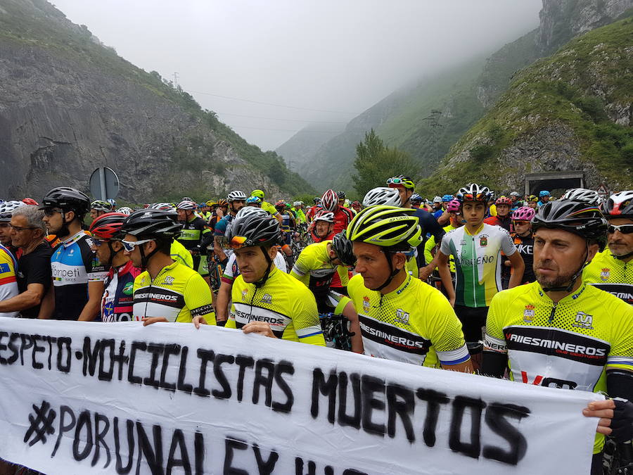 Los ciclistas piden respeto en la carretera