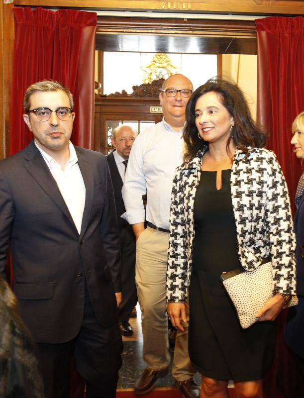 Jaime de Armiñán recibe la ovación del Jovellanos en el estreno de &#039;14, Fabian Road&#039;