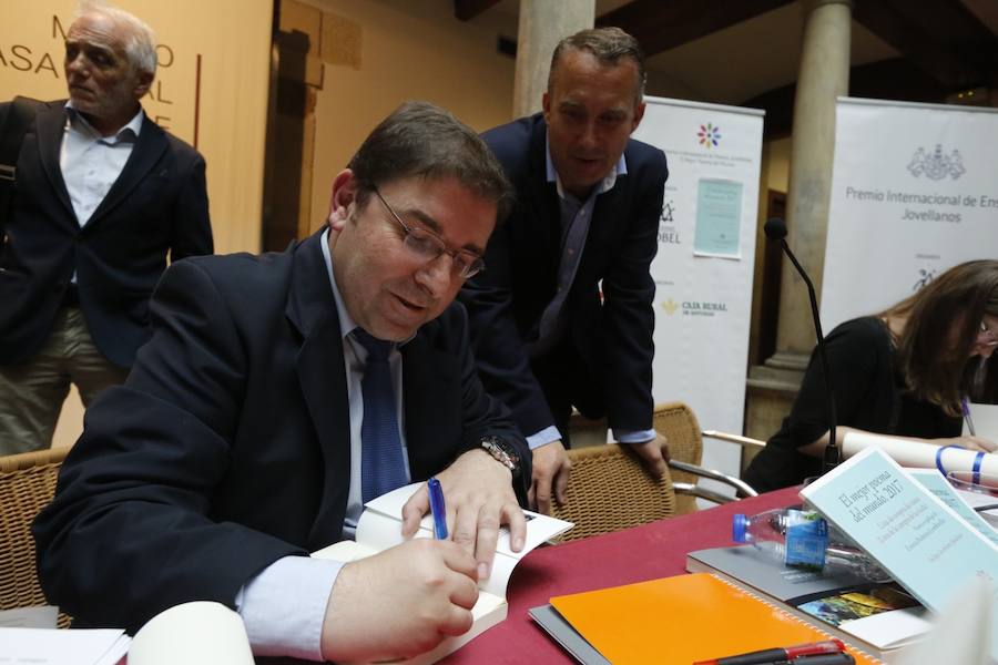 Amador Menéndez y Emma Pedreira, premios Jovellanos de ensayo y poesía