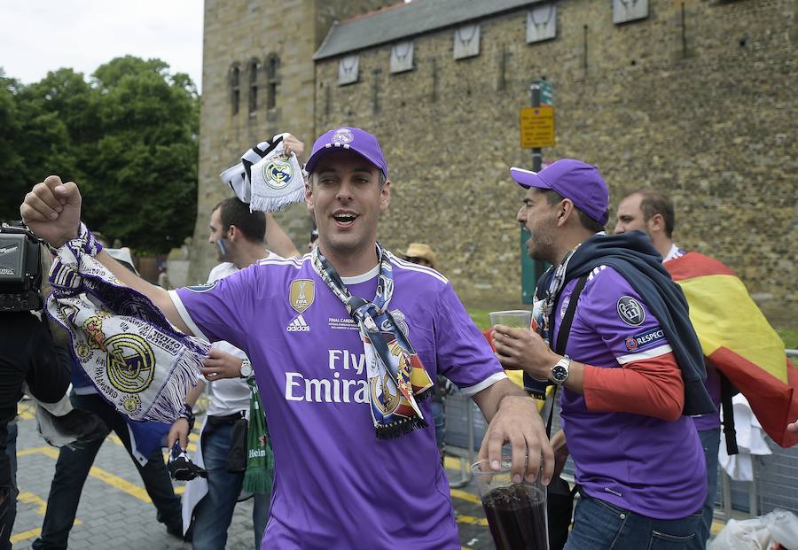 Cardiff se tiñe de blanco para animar al Real Madrid. La capital de Gales acoge la final de la Liga de Campeones, y multitud de aficionados madridistas se han desplazado para apoyar a su equipo, dejando las imágenes más variopintas.