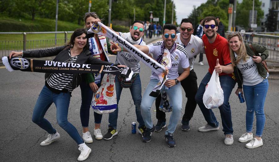 Cardiff se tiñe de blanco para animar al Real Madrid. La capital de Gales acoge la final de la Liga de Campeones, y multitud de aficionados madridistas se han desplazado para apoyar a su equipo, dejando las imágenes más variopintas.