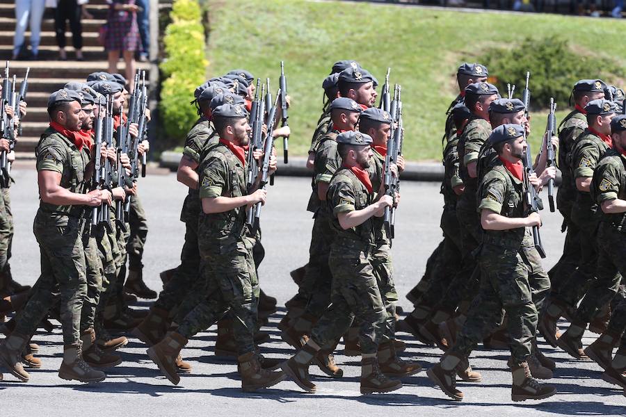 Parada militar en Cabo Noval