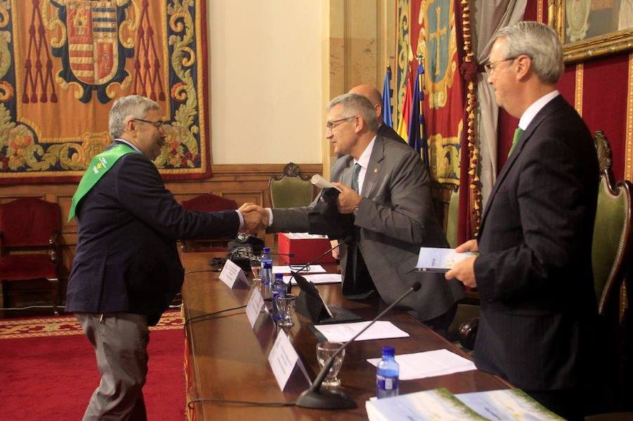 Los mayores de la Universidad de Oviedo reciben su diploma