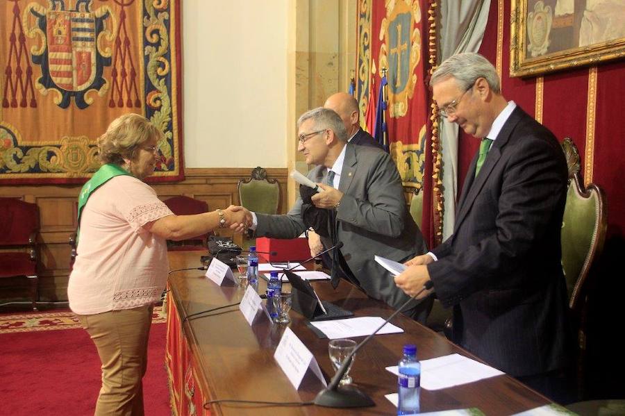 Los mayores de la Universidad de Oviedo reciben su diploma