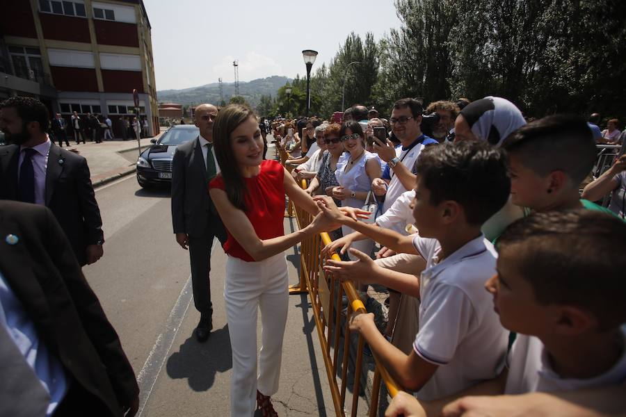 La Reina Letizia visita el IES Jerónimo González de Sama de Langreo