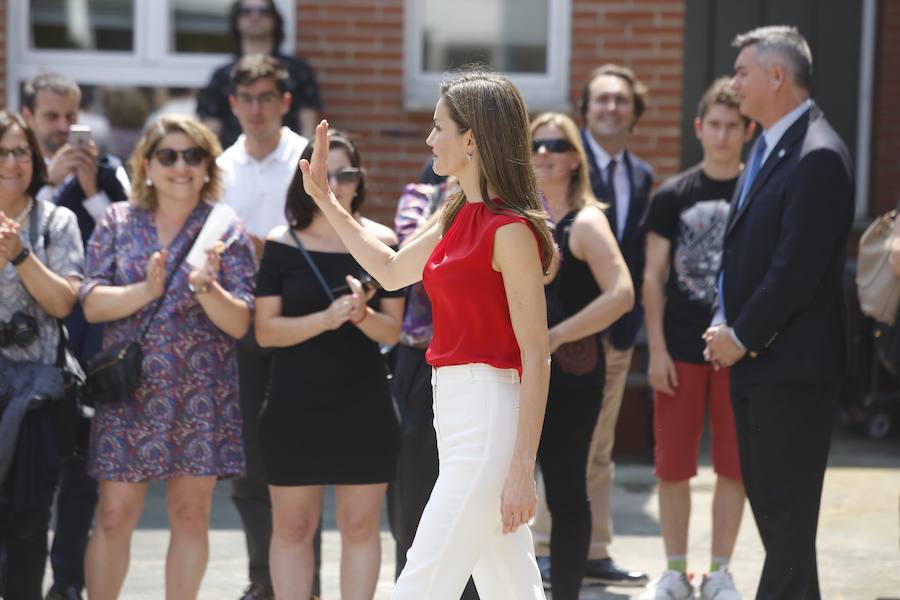 La Reina Letizia visita el IES Jerónimo González de Sama de Langreo