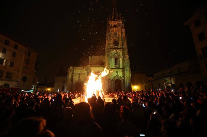 Hoguera de San Juan en Oviedo
