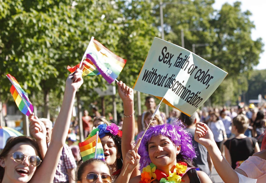 El arcoíris inunda Madrid. La capital española se convierte en el centro del mundo gay.