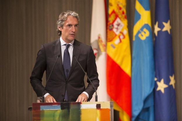 El ministro de Fomento, Íñigo de la Serna, durante su intervención en la inauguración. 