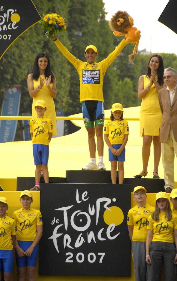 Alberto Contador celebra la victoria en el 'Tour de Francia 2007' 