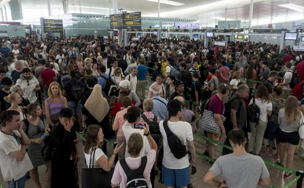 Colas en El Prat.