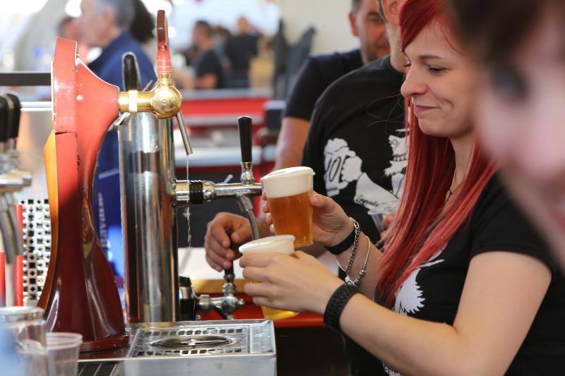 Avilés brinda con cerveza en su festival dedicado a esta bebida