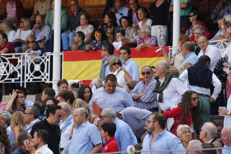 ¿Estuviste en la jornada inaugural de la Feria taurina de Begoña de Gijón? ¡Búscate!