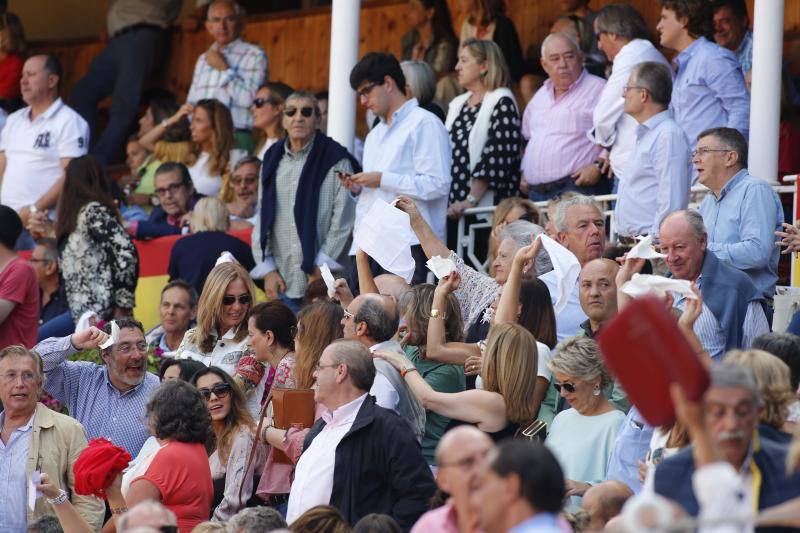 ¿Estuviste en la jornada inaugural de la Feria taurina de Begoña de Gijón? ¡Búscate!