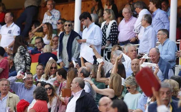 Imagen. ¿Estuviste en la jornada inaugural de la Feria taurina de Begoña de Gijón? ¡Búscate!