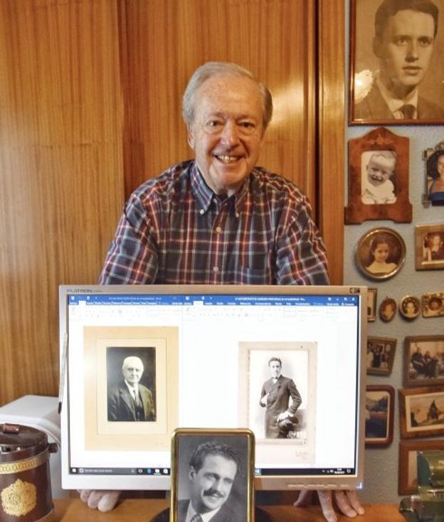 Octavio Vinck, con tres fotografías. La de su bisabuelo, Luis Vinck Huart (izquierda); su abuelo, Laureano Vinck Carrió (derecha) y la de su padre, Gonzalo Vinck Álvarez (centro). 