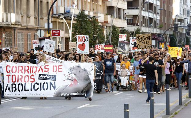 Cabecera de la manifestación que se celebra en Gijón.