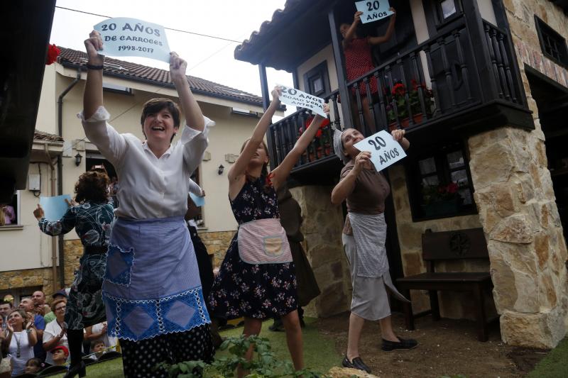 Centenares de personas han seguido el espectacular desfile de carrozas de Valdesoto, acto central de las fiestas en honor a San Félix. Una decena de agrupaciones han dado muestra de su creatividad e ingenio.