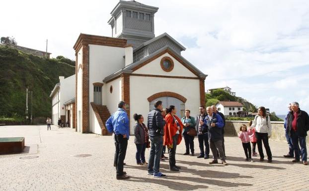 Uno de los grupos que participaron en las visitas guiadas al museo en el mes de mayo. 