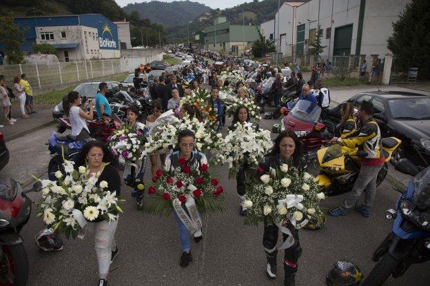 La despedida motera a Igor Navarrete en el tanatorio de Sotrondio reunió a quinientas máquinas rugiendo al cielo 