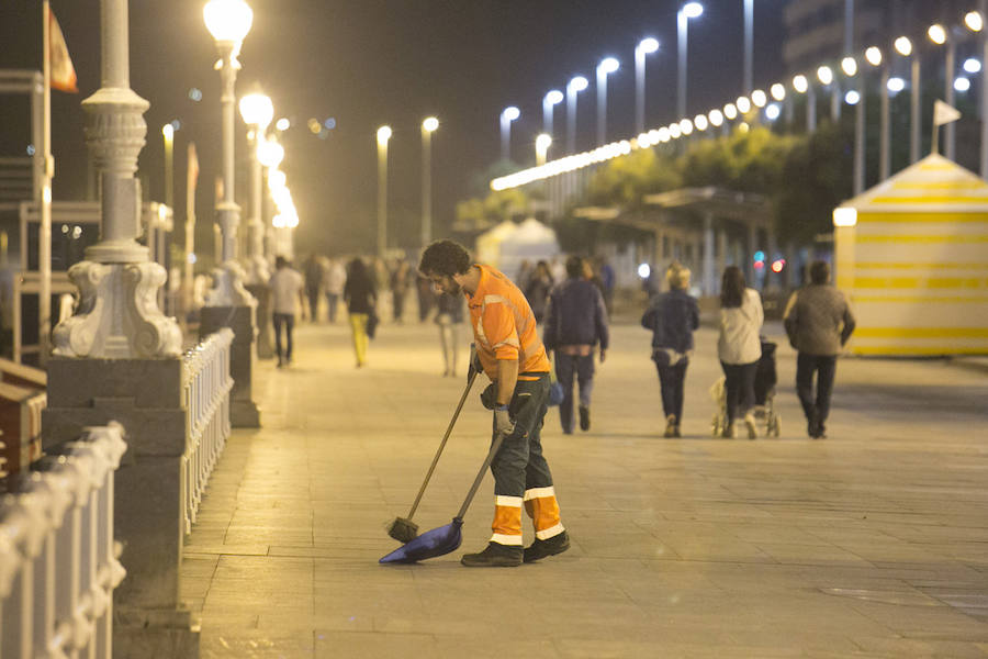 Así amaneció Gijón tras la fiesta de los Fuegos