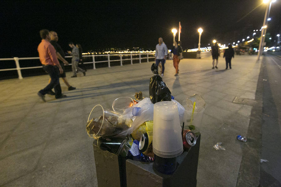 Así amaneció Gijón tras la fiesta de los Fuegos