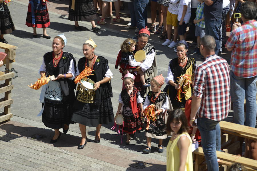 Multitudinaria fiesta de San Roque en Llanes