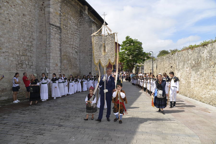 Multitudinaria fiesta de San Roque en Llanes