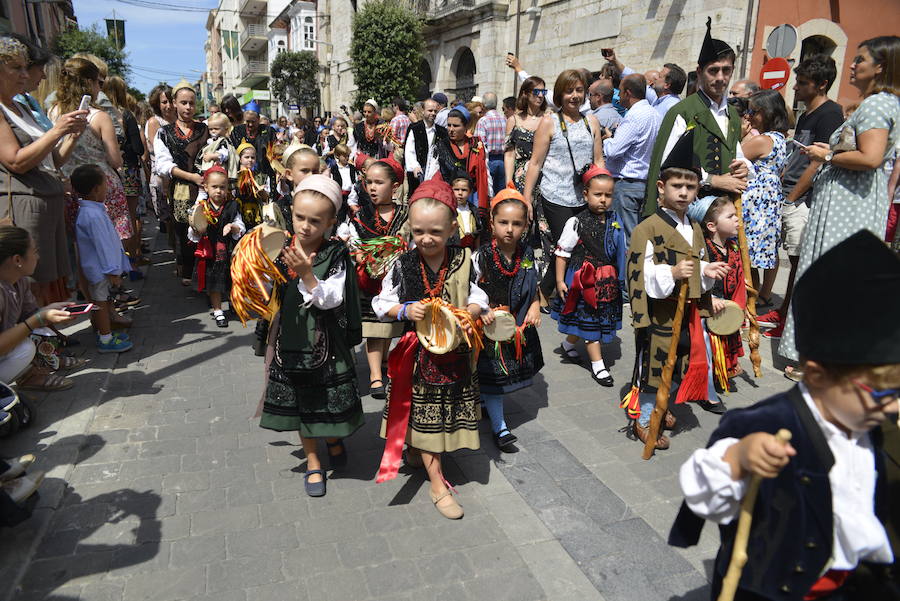 Multitudinaria fiesta de San Roque en Llanes