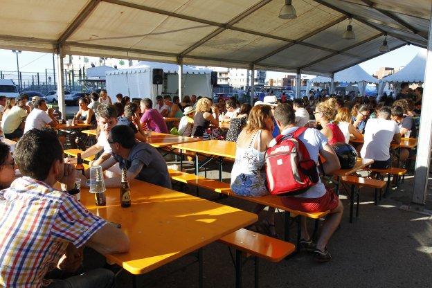 Festival de la Cerveza de Salinas, ubicado en la explanada de Pablo Laloux. 