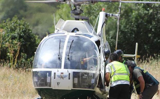 Helicóptero de la Guardia Civil durante una operación de rescate. 