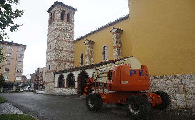 Fachada de la parroquia de San Félix, en Lugones. 